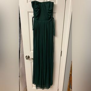 Strapless David’s Bridal bridesmaid dress with wear-your-way straps